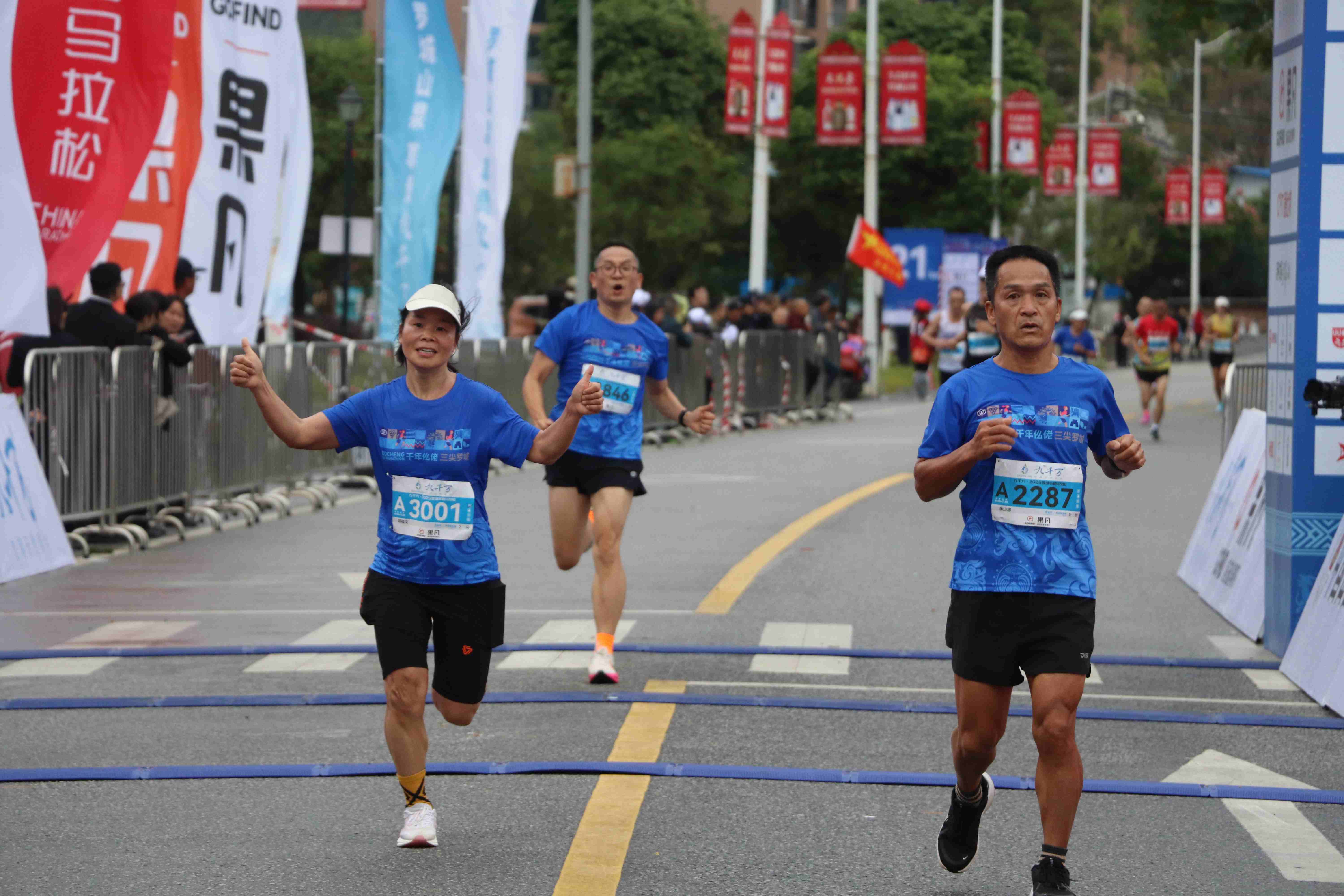 奔跑仫佬山水画卷中！2025年罗城半程马拉松引千人参赛